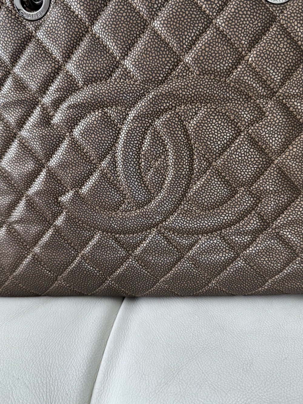 Chanel Quilted Tote Bag Limited Edition - Picture 4 of 15